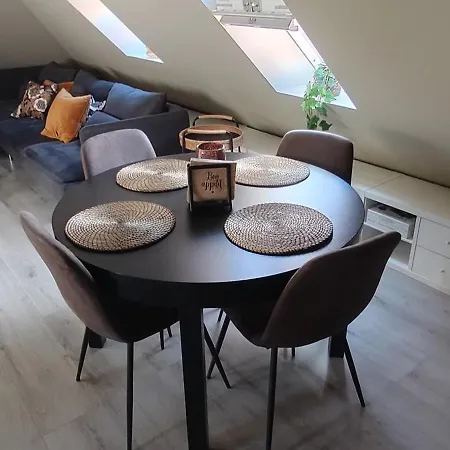 Cozy Loft Located In Charming Sandviken Lägenhet